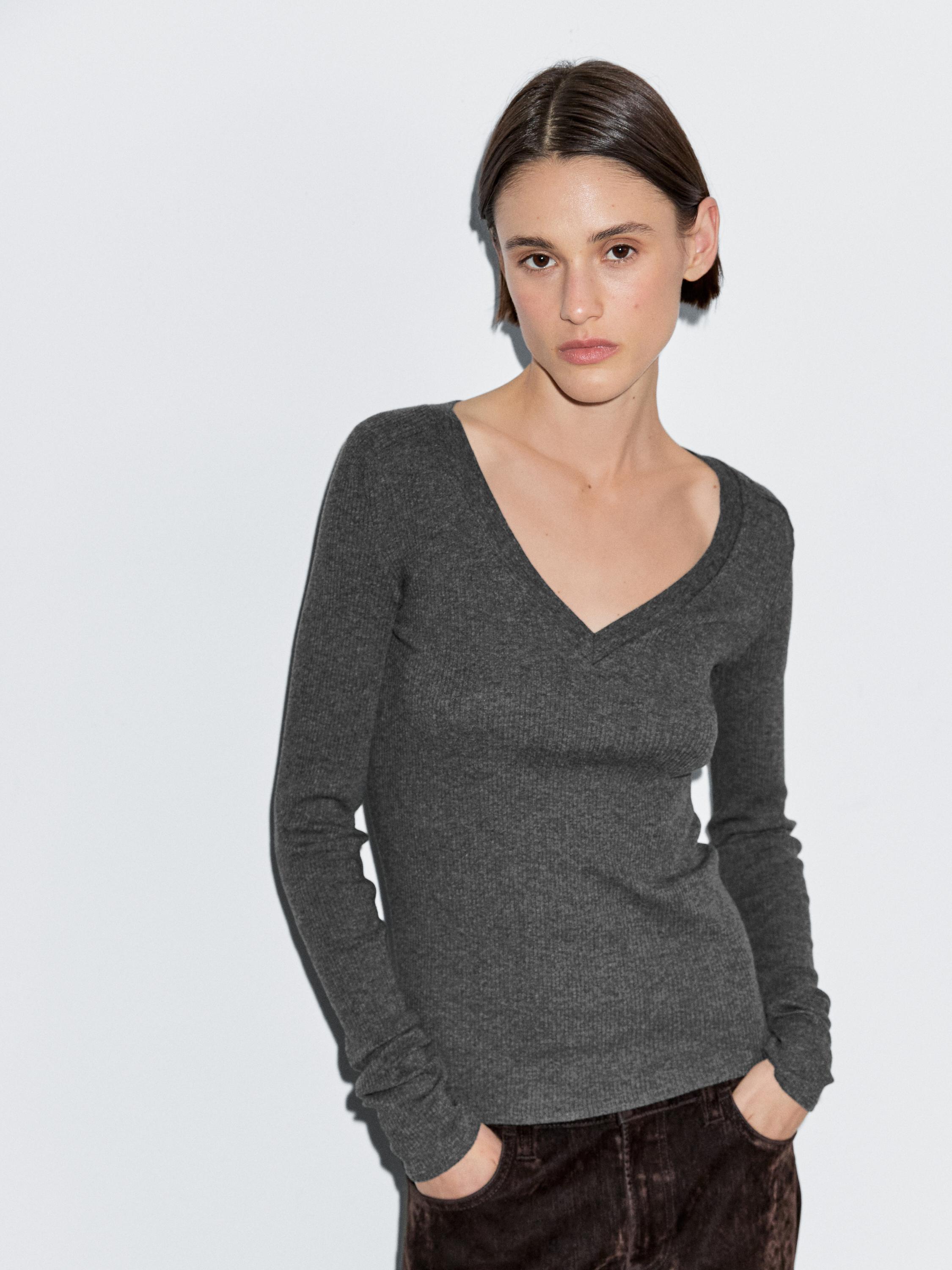 T-shirt côtelé à col en V et manches longues